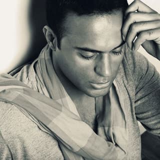 عشق نزدیک است