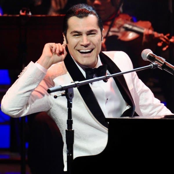 مدلی اجرای زنده در کنسرت